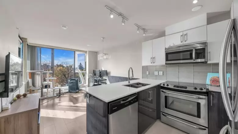 601 2689 KINGSWAY, Vancouver, BC