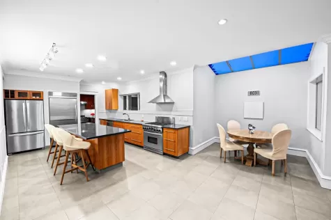 715 KING GEORGES WAY image #1