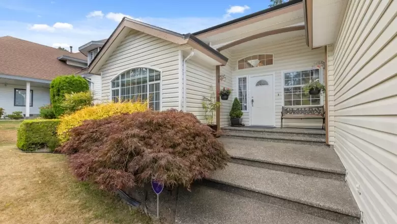16133 86B AVENUE image #1