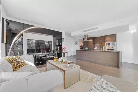 302 5782 BERTON AVENUE image #1