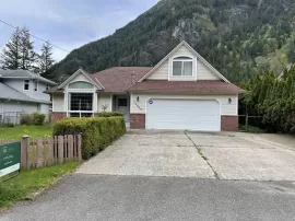 19884 PETER STREET, Hope & Area, Hope, BC