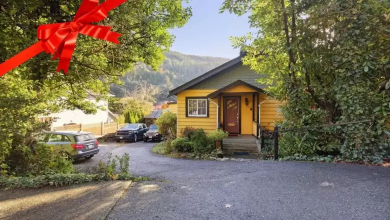 6610 NELSON AVENUE image #1