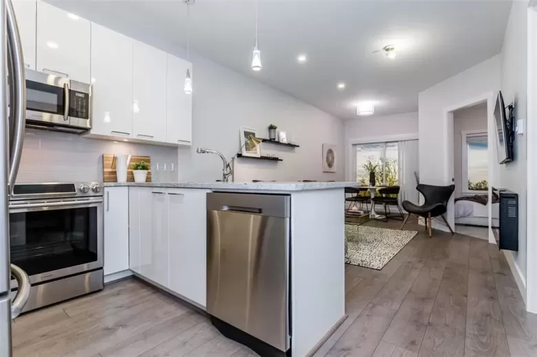 502 20686 EASTLEIGH CRESCENT image #1