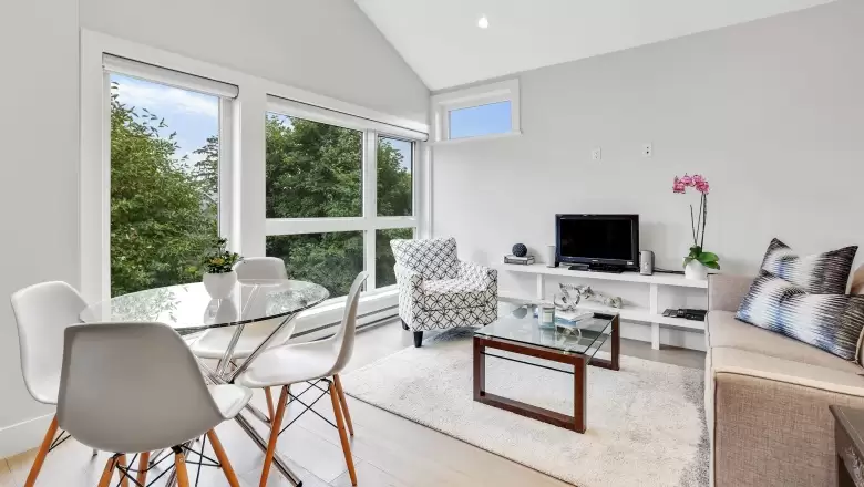 1669 KITCHENER STREET image #1