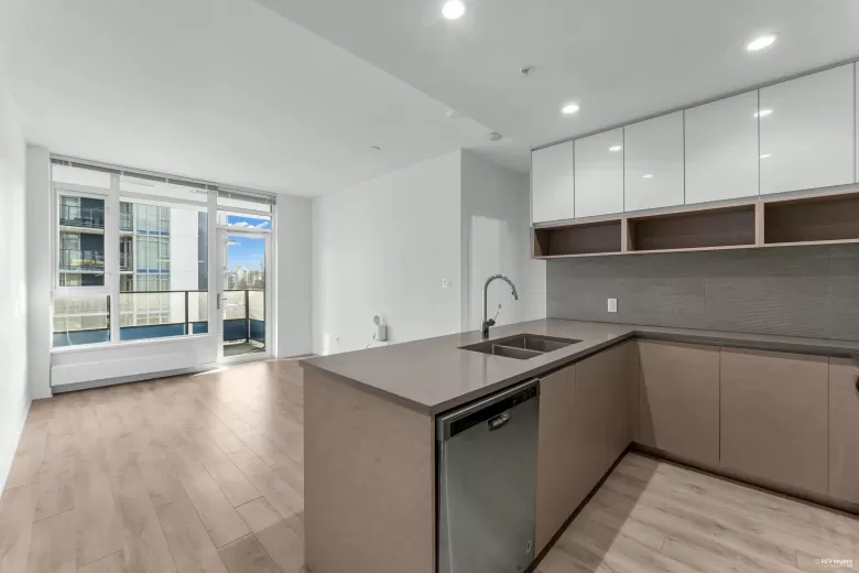 501 8850 UNIVERSITY CRESCENT image #1