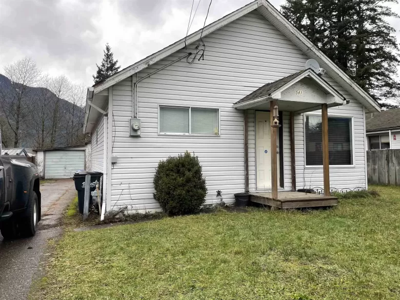 581 COMMISSION STREET, Hope, BC for sale