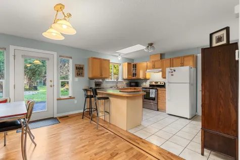1559 PARK AVENUE image #2