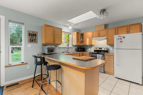 1559 PARK AVENUE image #3