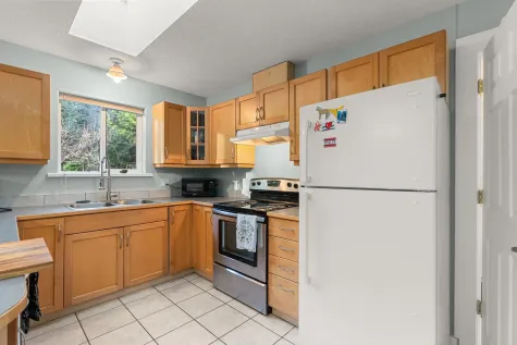 1559 PARK AVENUE image #4