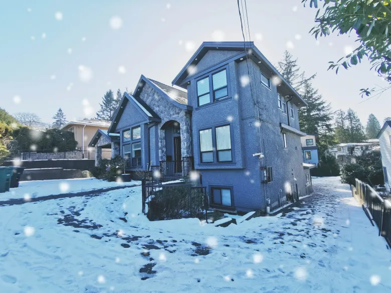 5537 CANADA WAY image #1
