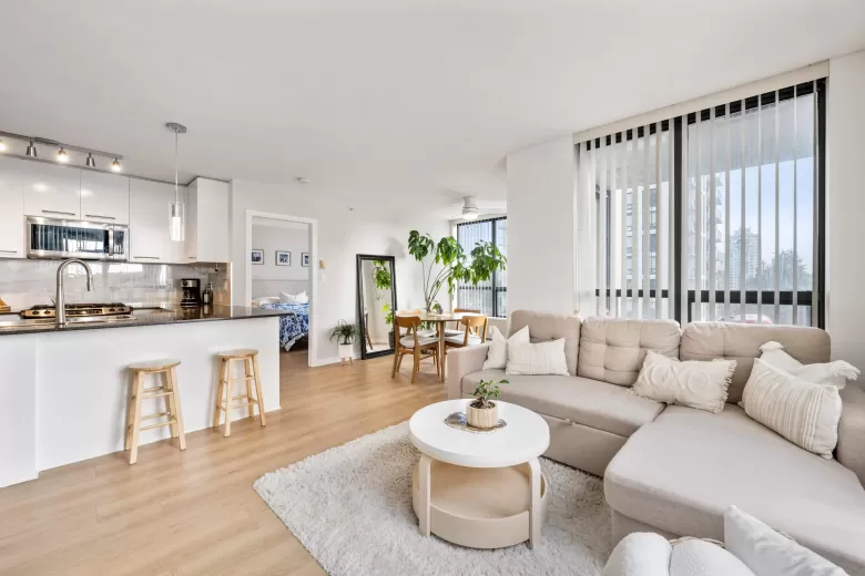 1005 2979 GLEN DRIVE image #1