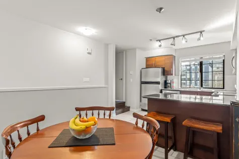 827 AGNES STREET image #2