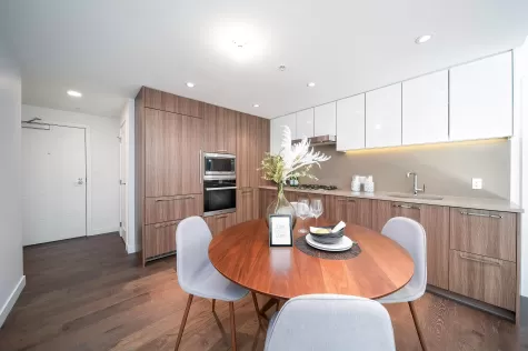 612 8160 MCMYN WAY image #2