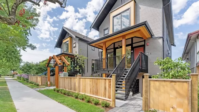 2471 E 40TH AVENUE image #1