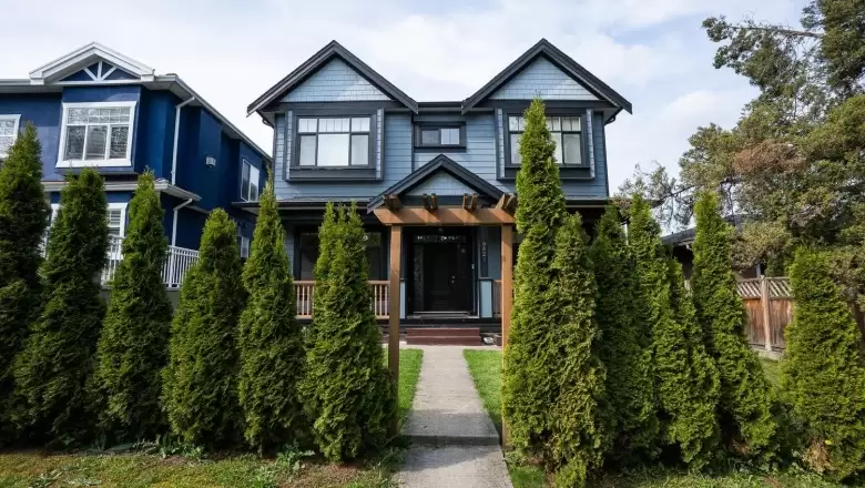3421 E 4TH AVENUE image #1