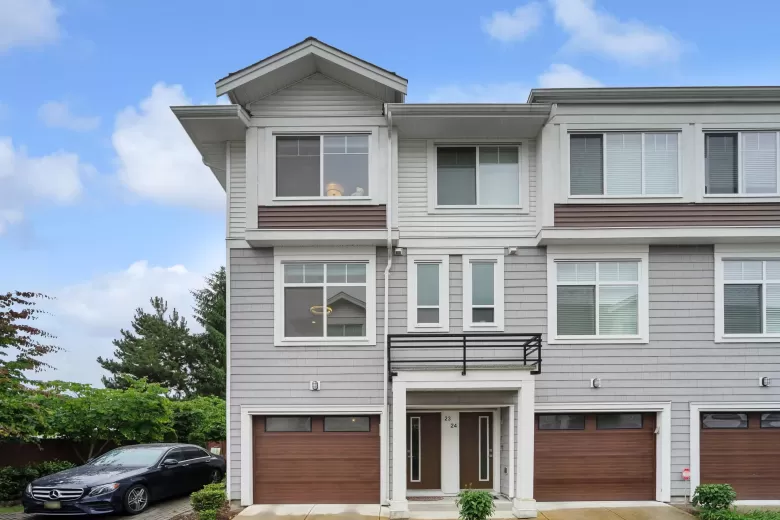 23 2528 156 STREET image #1