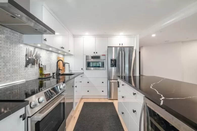 710 1050 BURRARD STREET image #1