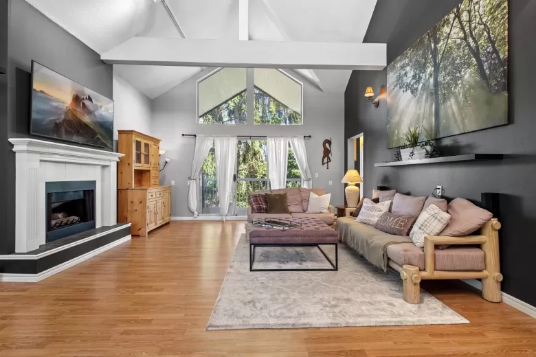 301 13918 72ND AVENUE image #1