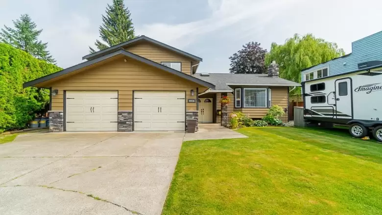 4928 198B STREET image #1