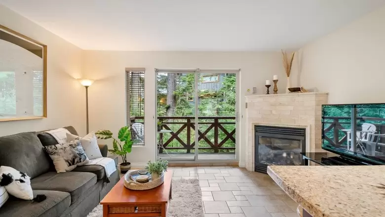 102 3070 HILLCREST DRIVE image #1