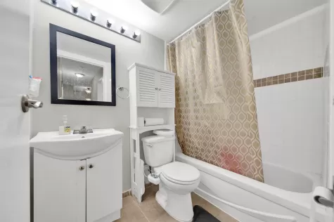 104 13275 70B AVENUE image #2