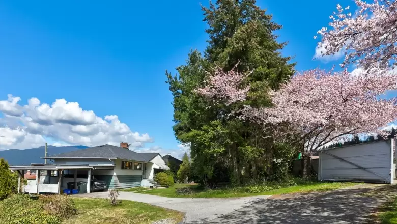 7085 RIDGE DRIVE image #1