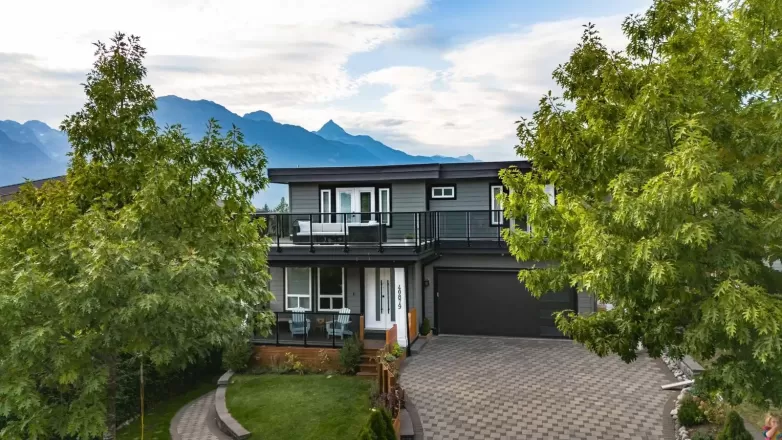 40879 THE CRESCENT, Squamish, BC