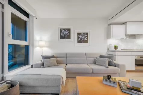 2404 889 PACIFIC STREET image #2