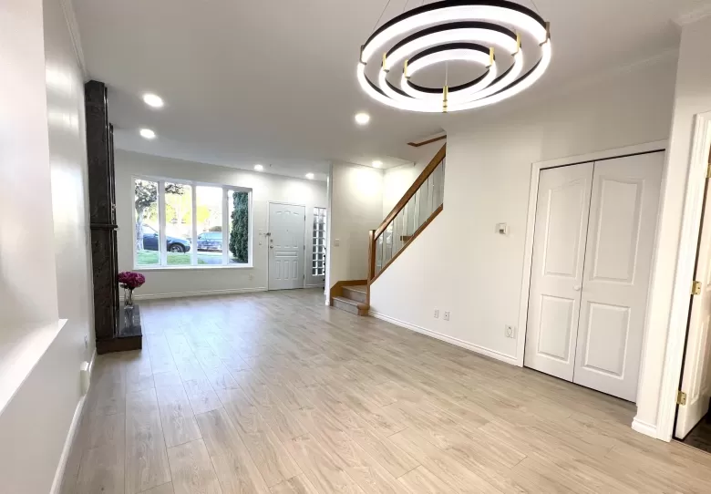 8549 SELKIRK STREET image #1