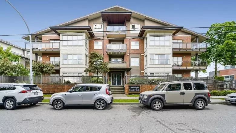 402 1988 SUFFOLK AVENUE image #1