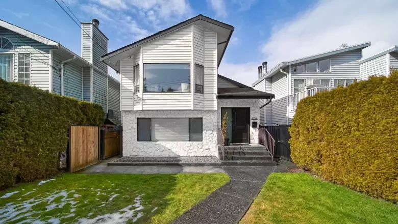 1715 TATLOW AVENUE, North Vancouver, BC