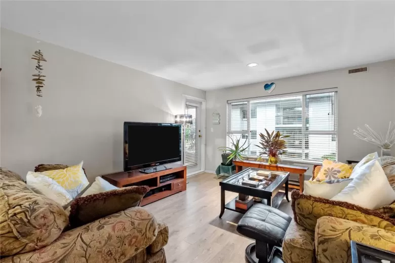 207 1378 GEORGE STREET image #1