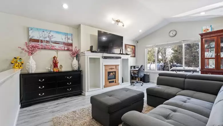 15186 88 AVENUE image #1