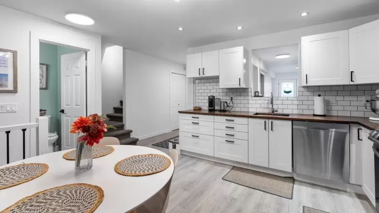 137 3455 WRIGHT STREET image #1