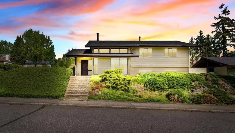 5588 MEADEDALE DRIVE image #1