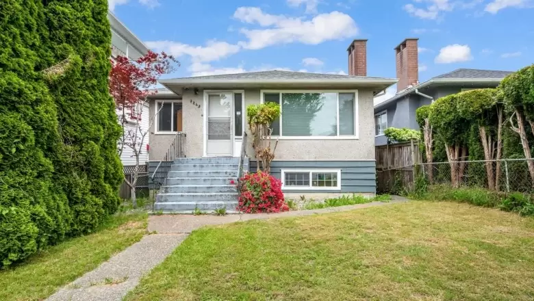 3243 E 49TH AVENUE, Vancouver, BC