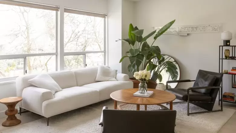 9 4275 SOPHIA STREET image #1