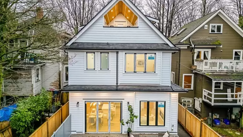 1453 E 10TH AVENUE image #1