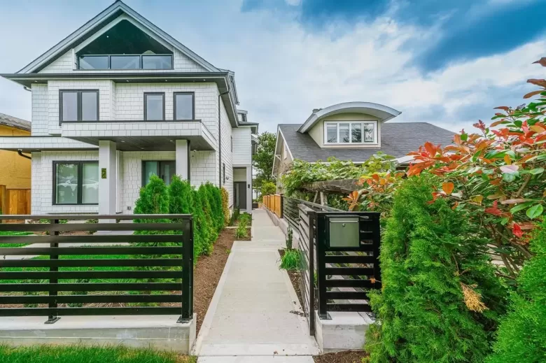 624 SLOCAN STREET image #1