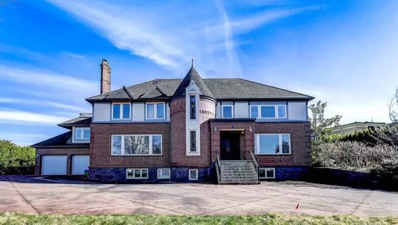 1538 WESTERN CRESCENT image #1