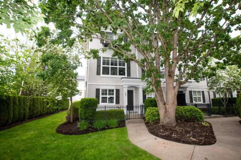 23 2469 164 STREET image #1