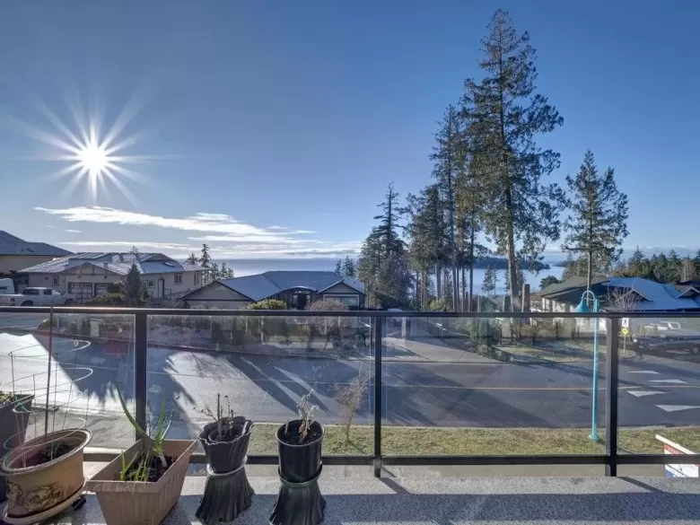 5996 COWRIE STREET, Sechelt, BC for sale