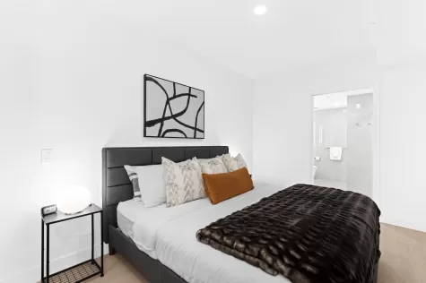 301 1331 MARINE DRIVE image #3