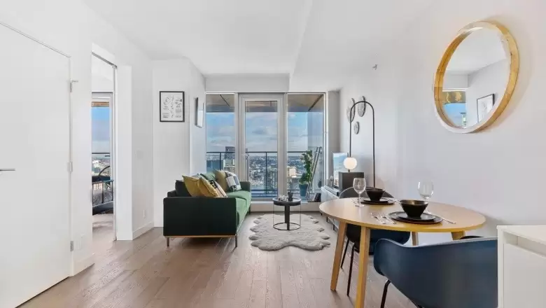 4009 1480 HOWE STREET image #1