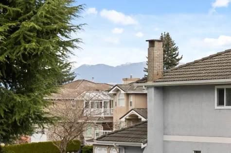 206 5875 IMPERIAL STREET image #1