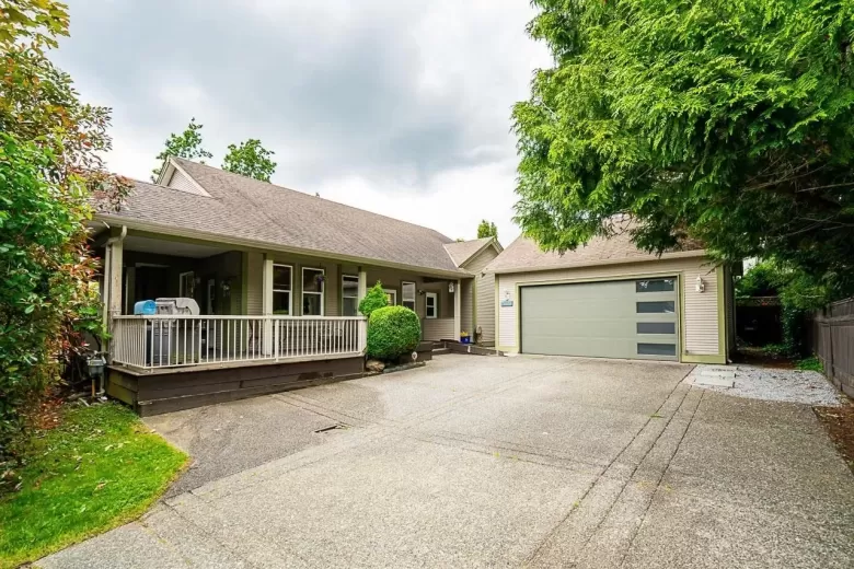 21613 44A AVENUE image #1