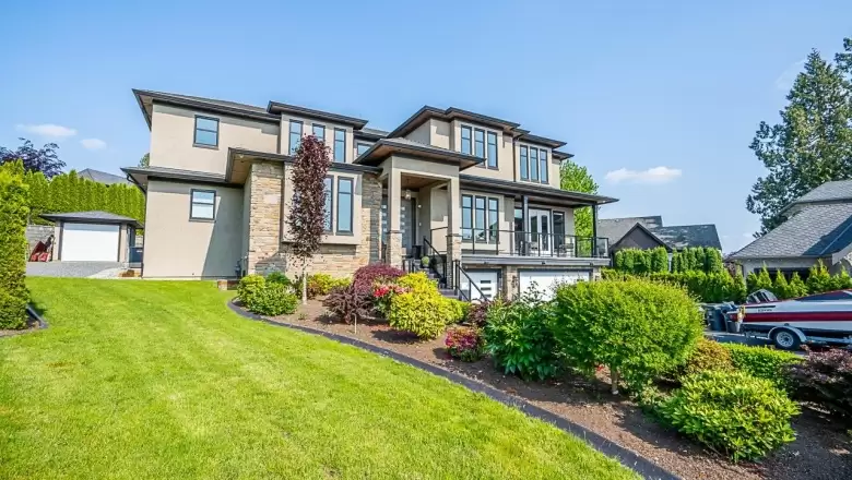 16527 58 AVENUE image #1