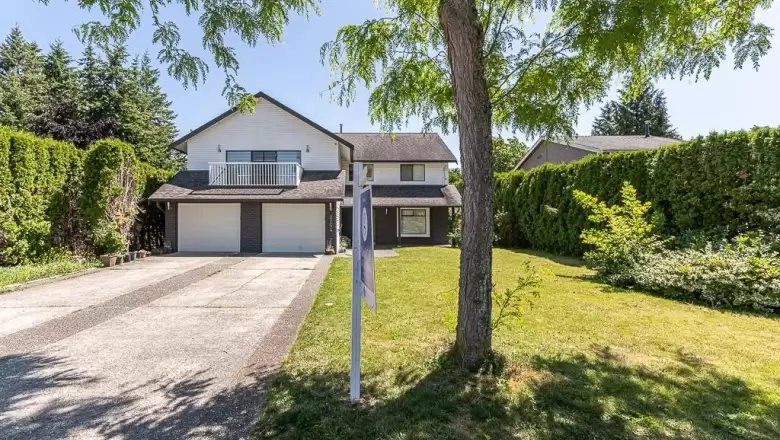 2154 153 STREET image #1