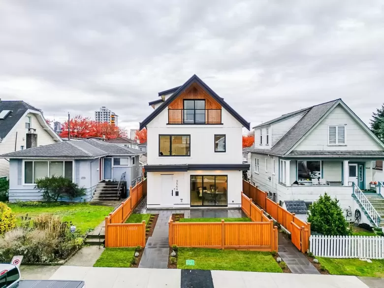 3566 TRIUMPH STREET, Vancouver, BC for sale