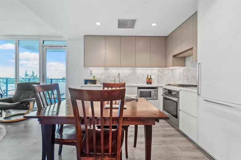 502 8188 FRASER STREET image #1